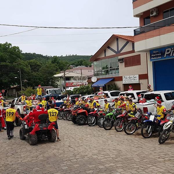 Ação solidária Natalina do moto grupo Gringos do Mato de Progresso