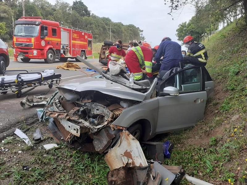 Acidente entre camionete e carro deixa oito feridos na BR 386 em Soledade