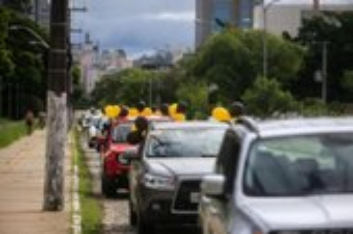 Carreata pede retorno de aulas presenciais no RS