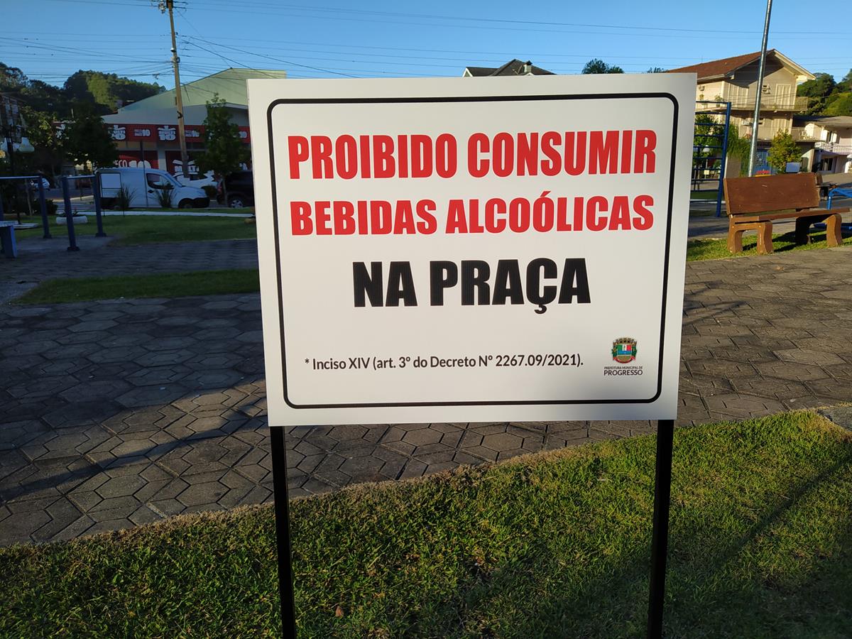 Decreto e placas regulamenta o uso da Praça Central