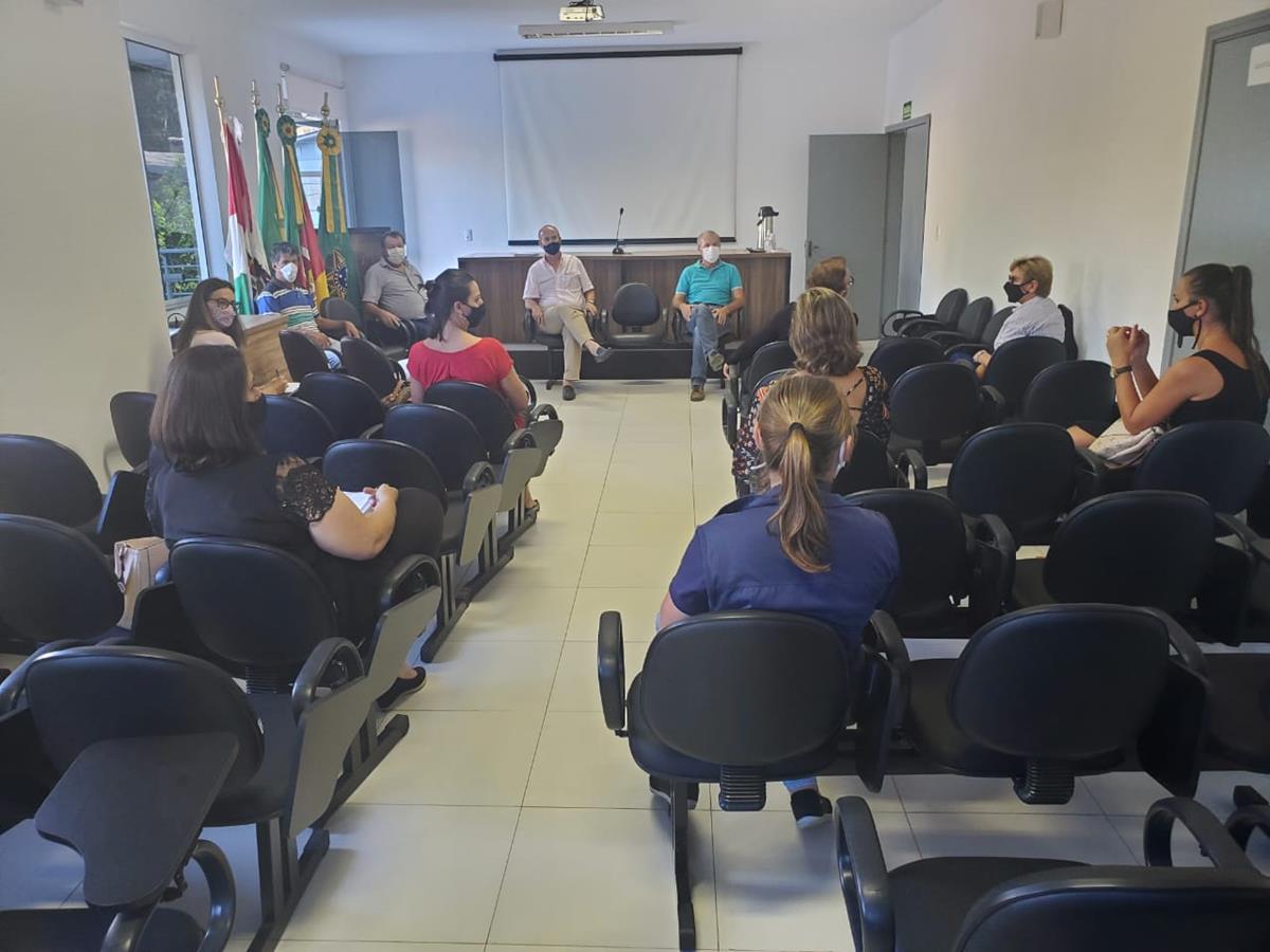 Reunião de comissão para ajudar ao Hospital Santa Isabel