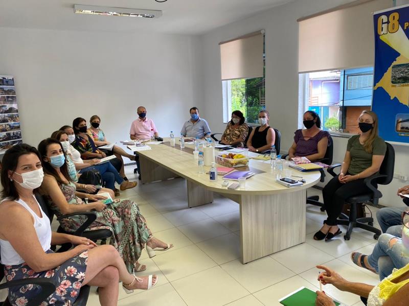 Sec de Educação e Cultura realizou reunião com diretores Prefeito e vice