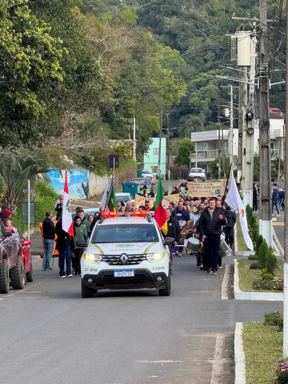 Apresentações das escolas durante o Desfile Cívico de Progresso