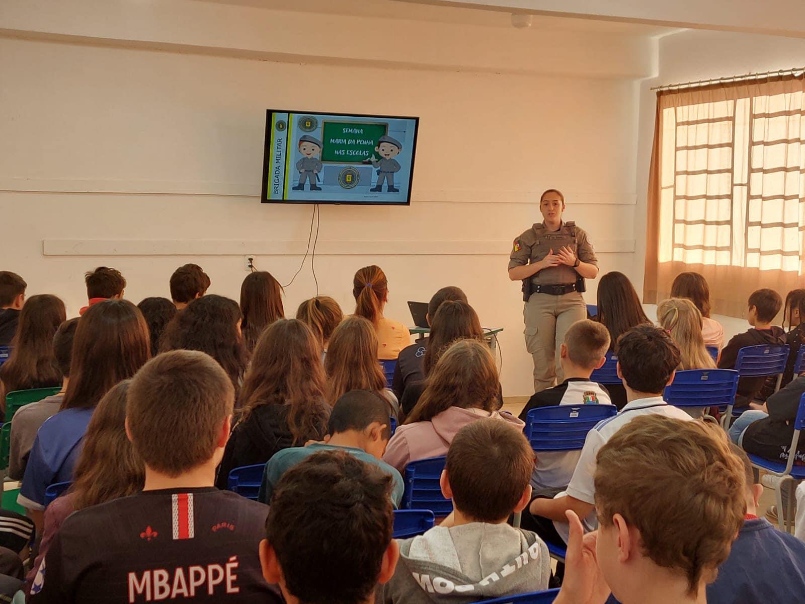 BM REALIZA PALESTRA COM TEMA VIOLÊNCIA DOMÉSTICA NA ESCOLA SÃO VALENTIN 