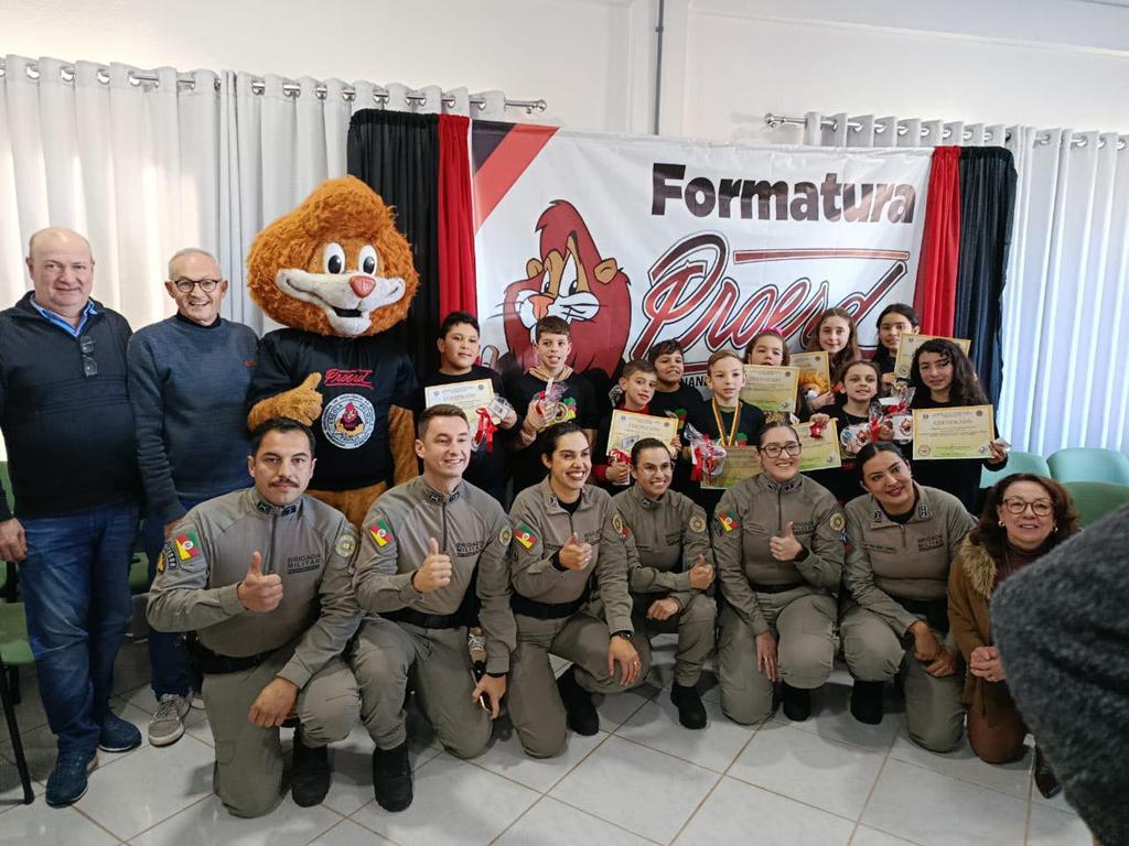 Brigada Militar realiza formatura do PROERD em Pouso Novo