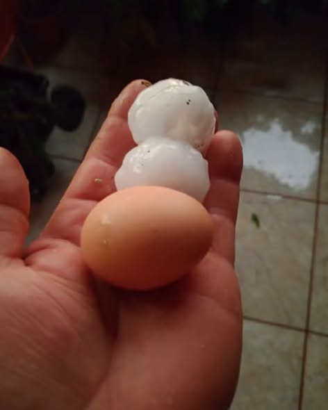 Chuva de granizo atinge Ernestina e danifica cerca de 70% das residências do município