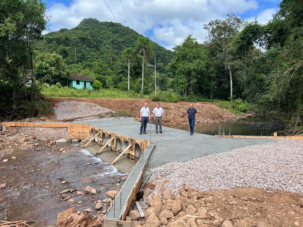 Concluída estiva para substituir ponte arrancada pela enxurrada em Progresso