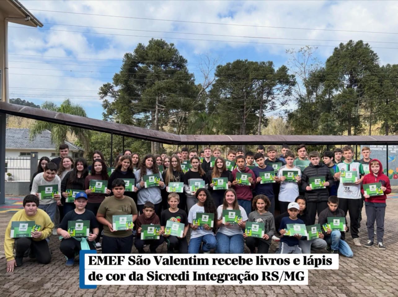 EMEF São Valentim recebe livros e lápis de cor da Sicredi Integração RS/MG