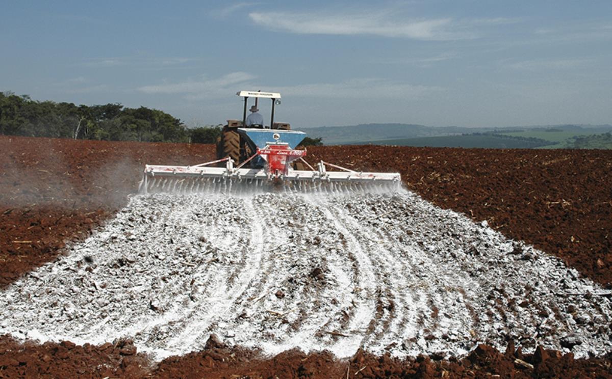 Fertilizante mais caro reforça importância de corrigir acidez do solo