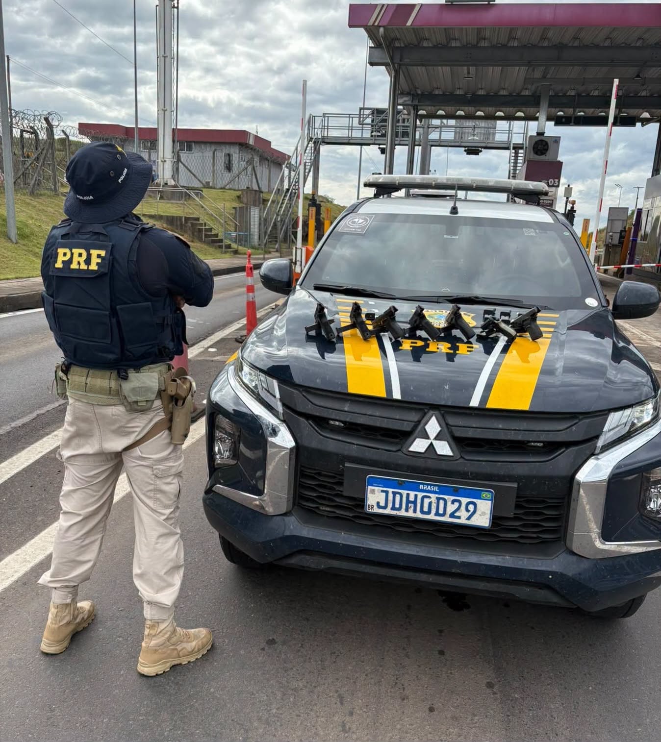 FLAGRANTE: PRF apreende sete pistolas escondidas em estepe na BR-386, em Fontoura Xavier