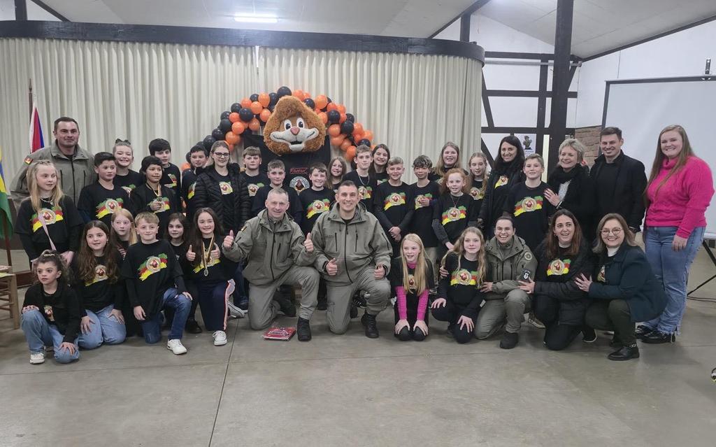 Formatura de 29 alunos do programa PROERD em Forquetinha 