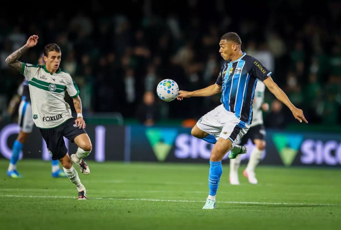 Grêmio faz 1 a 0 no Coritiba e conquista primeira vitória fora de casa no Brasileirão