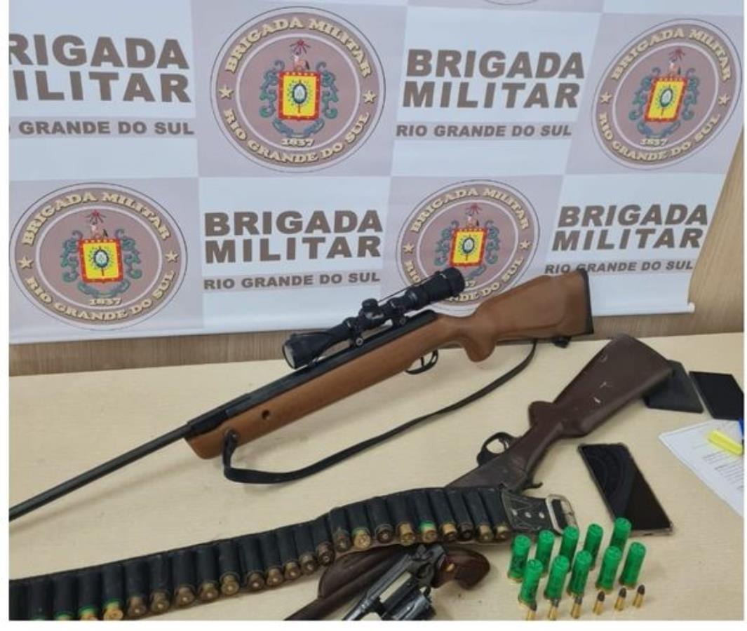 Homem é preso por porte ilegal de arma e crime ambiental em Progresso