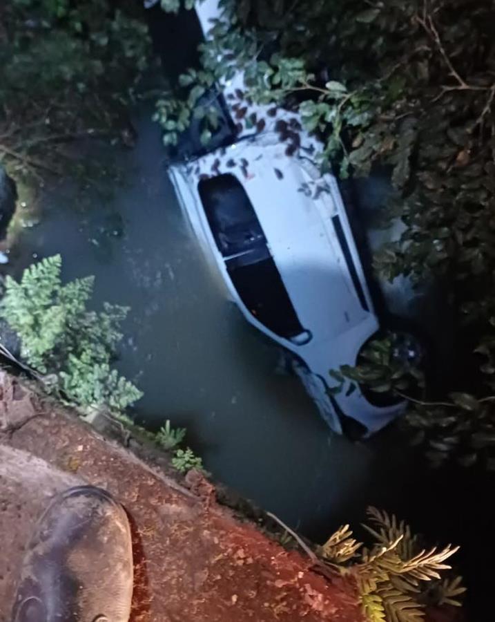 Homem morre após camionete cair de ponte no interior de Boqueirão do Leão 