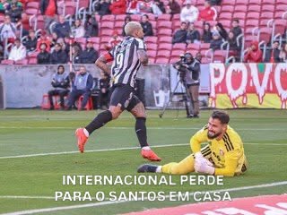 Internacional perde para o Santos de 3 a 2