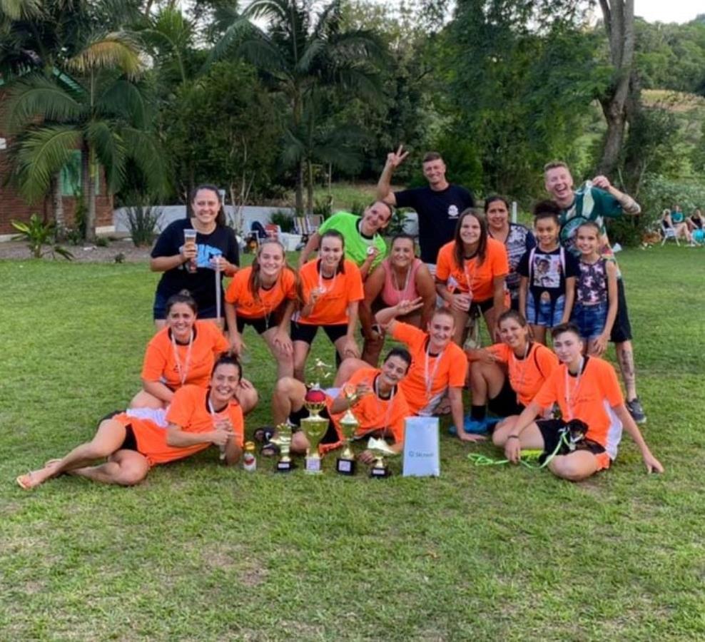 Meninas do Gole é campeã do inter camping de Marques