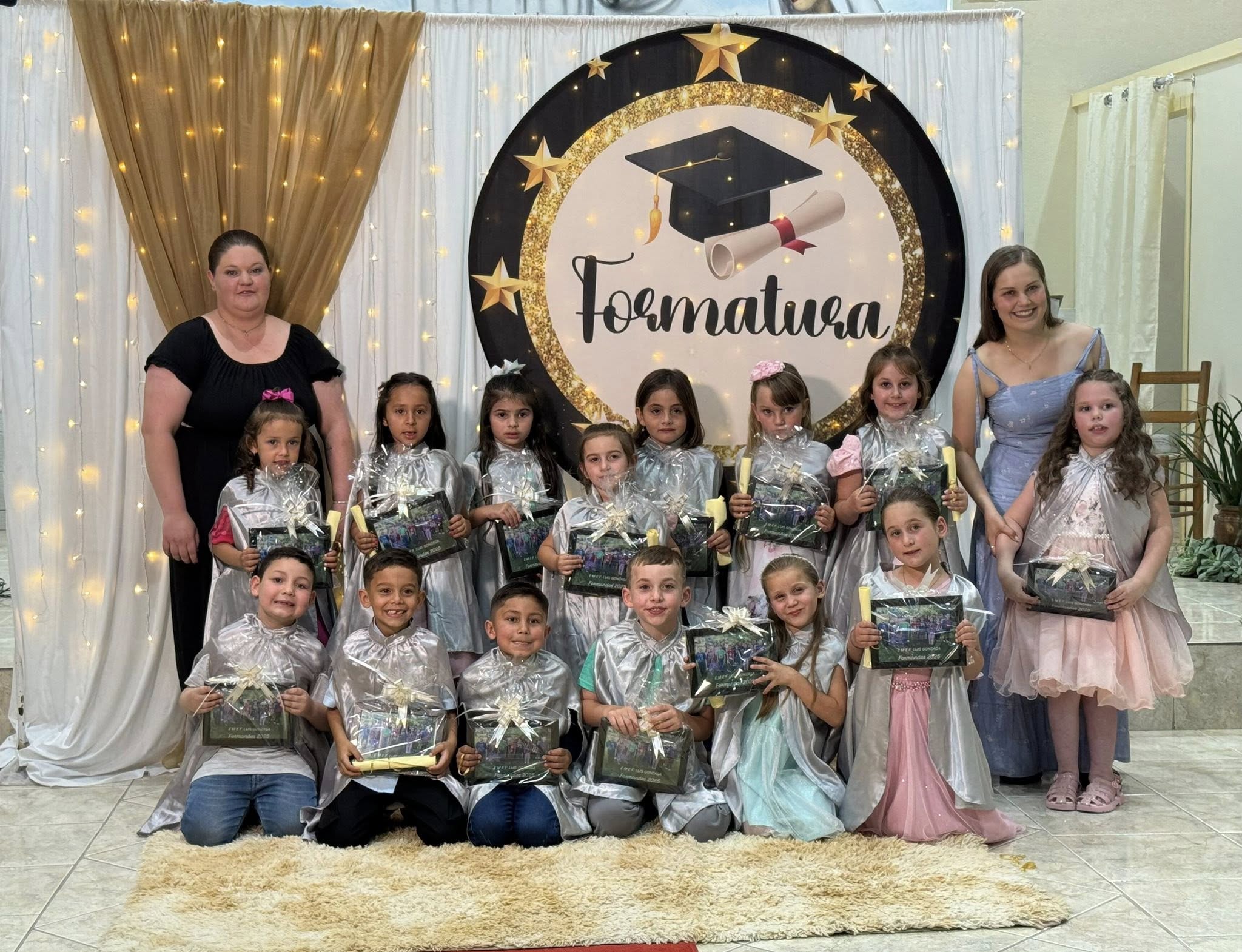 Noite de Celebração: Escola Luiz Gonzaga Diploma Turmas de 2025 em Campo Branco