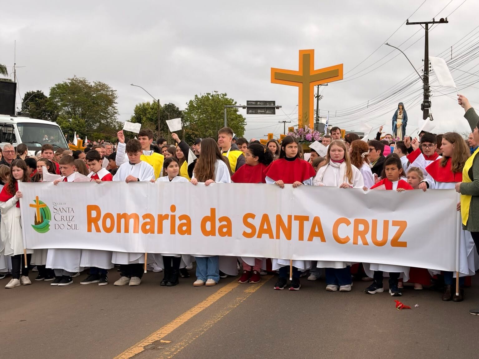 Romaria da Santa Cruz reúne milhares de fiéis em sua 25ª edição