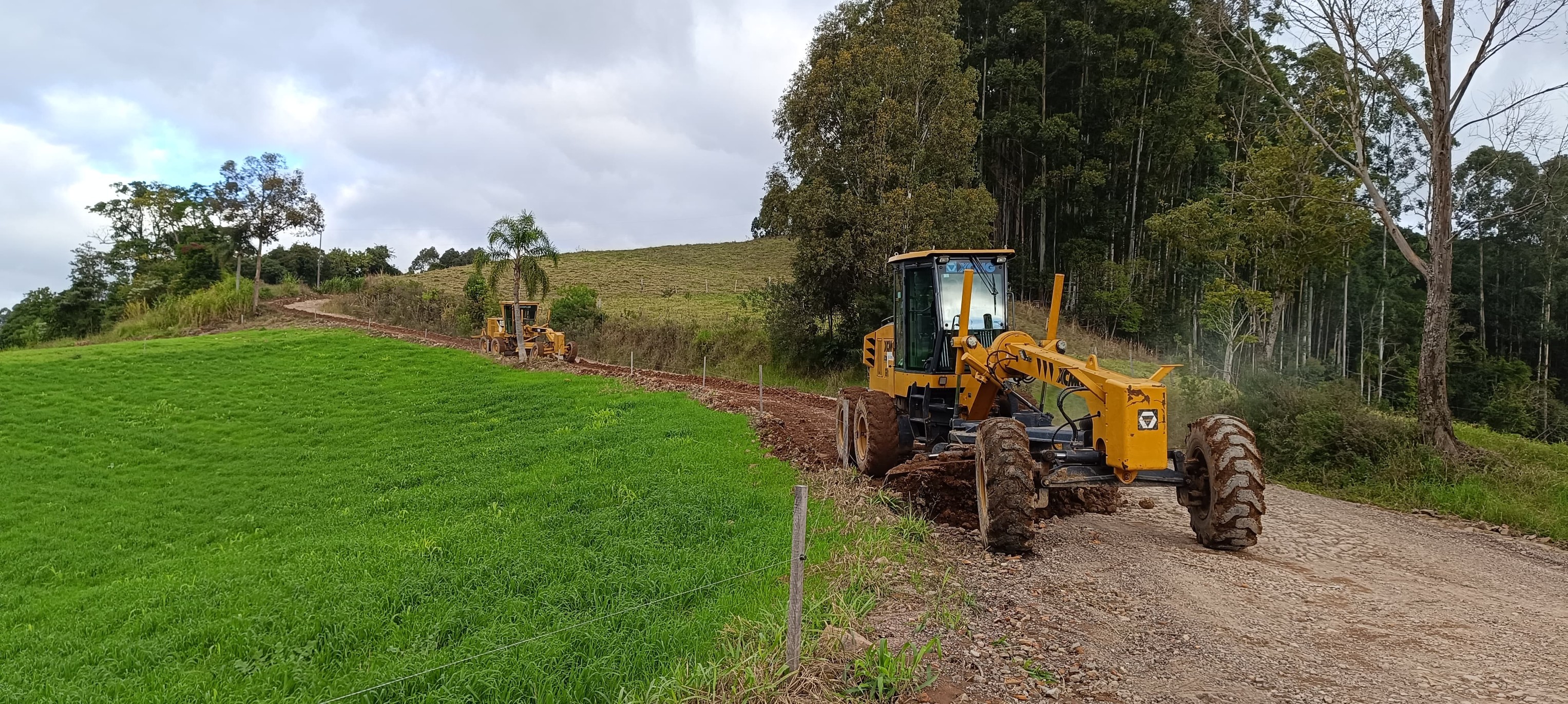 Secretaria de Obras realiza patrolamento e recuperação de diversas estradas